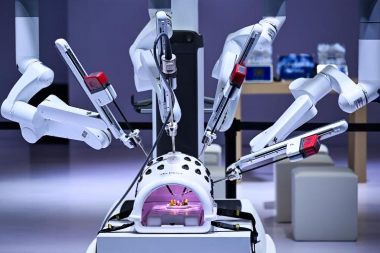 Robot Bedah Buatan China Kini Layani Pasien di Seluruh Dunia